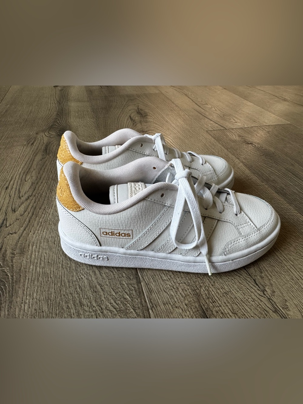 Adidas Sneakers